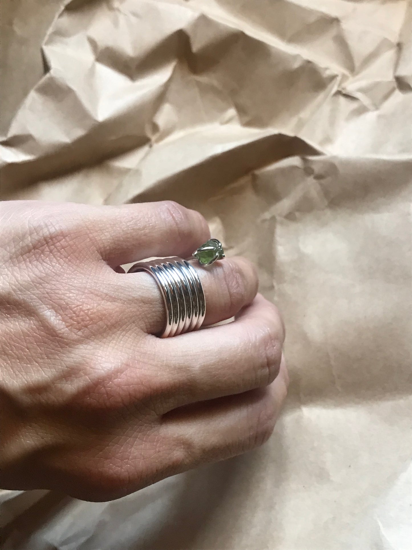Rainbow ring peridot