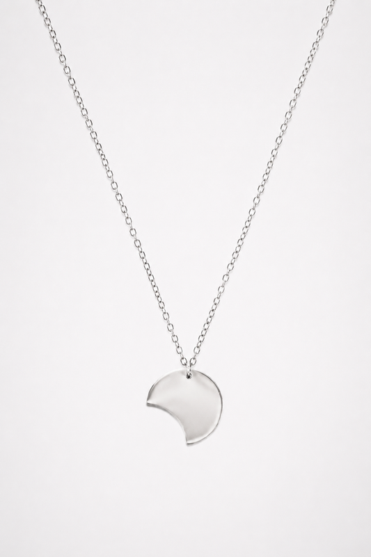 Interrupted circle necklace silver