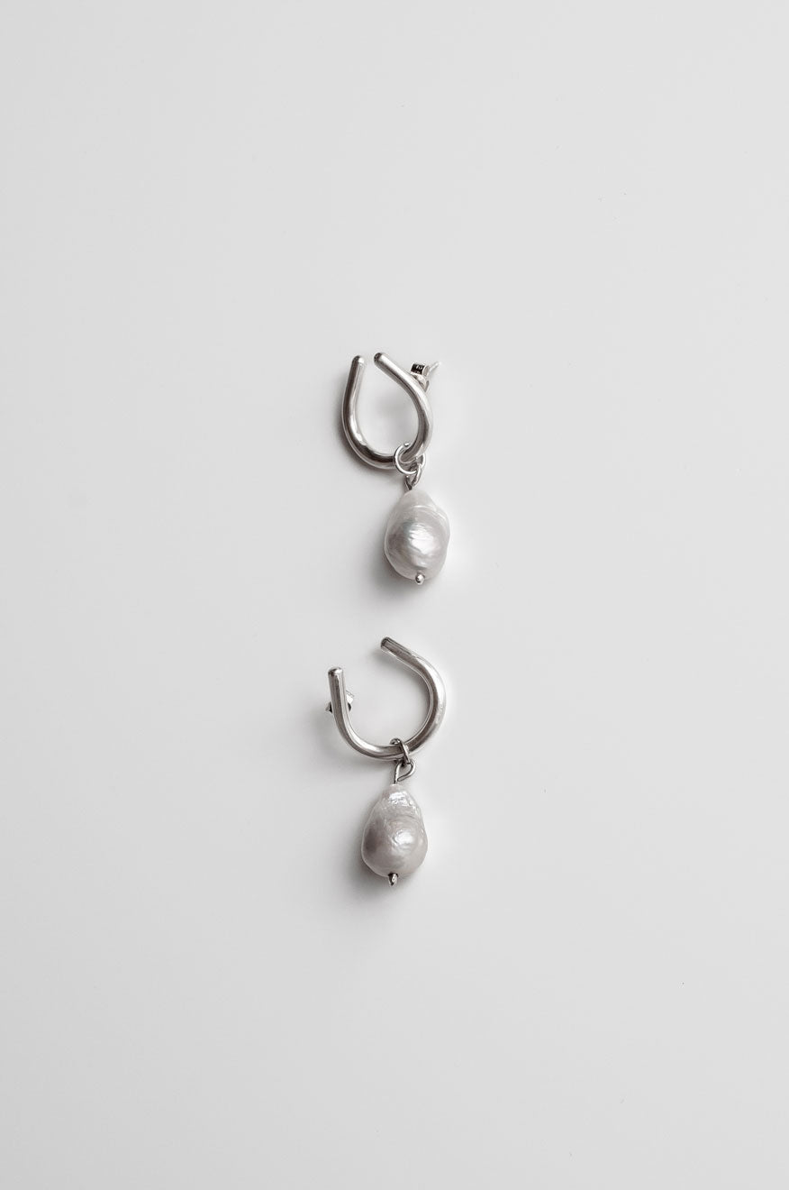 Pearl Twisted earrings