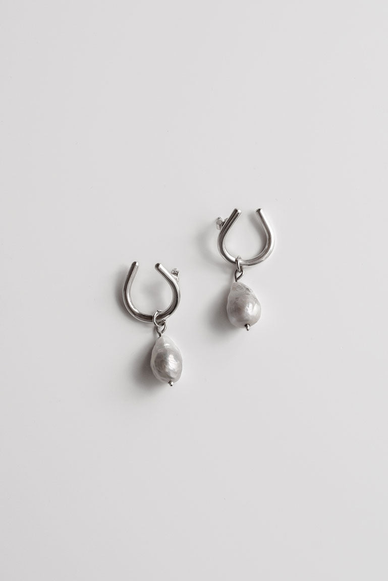 Pearl Twisted earrings