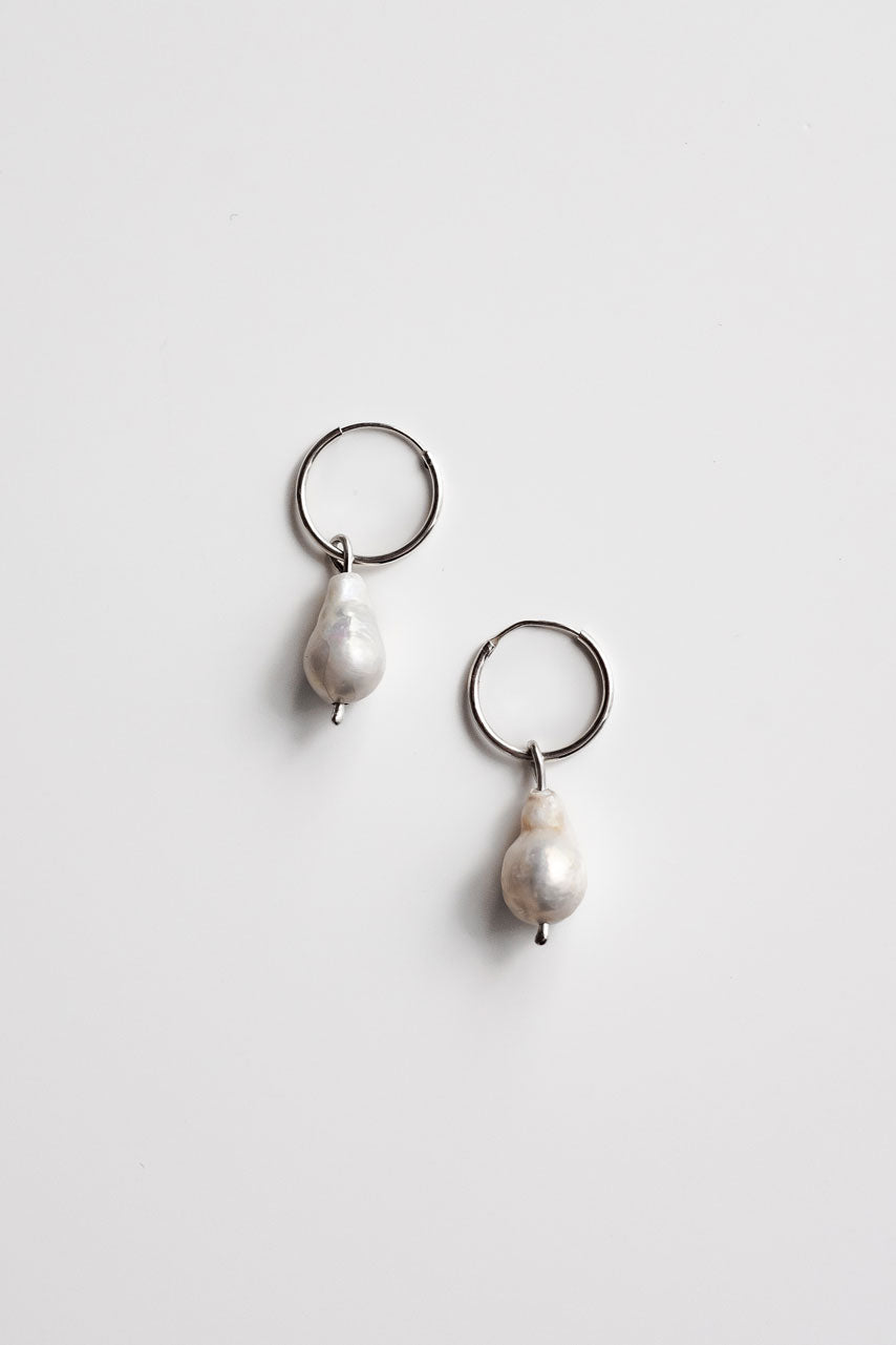 Everyday Pearl earrings
