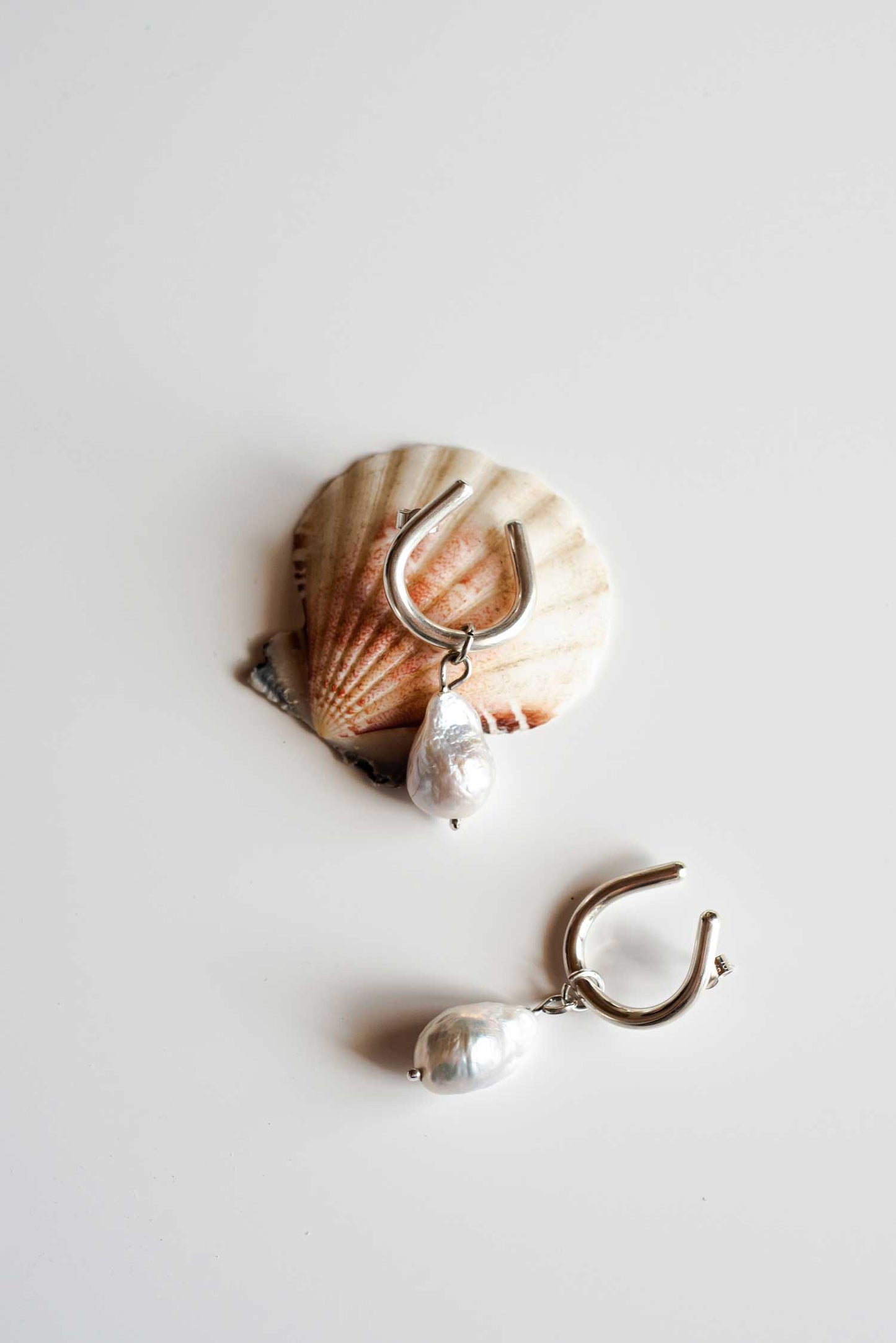 Pearl Twisted earrings