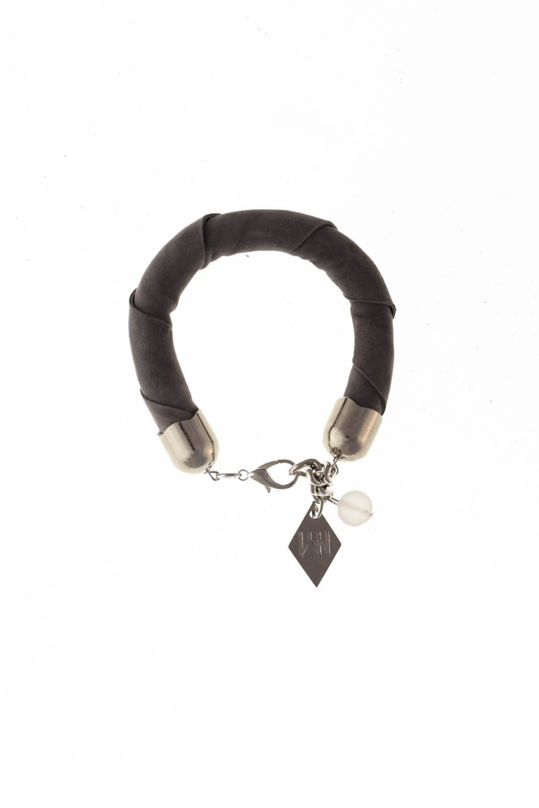 The no. 3 edition of the handcuff bracelet is made of anthracite gray suede with galvanized metal components and quartz. Silver edition.