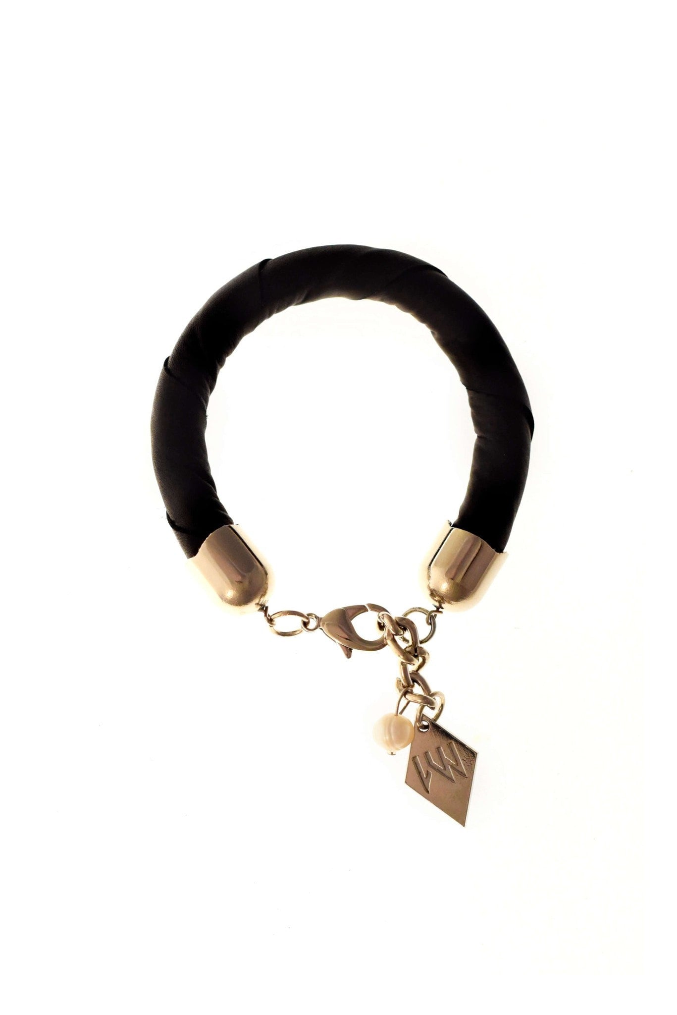 The no. 10 edition of the handcuff bracelet is made of black leather with galvanized metal components and river pearl. Silver edition.