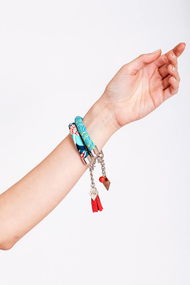 The no. 4 edition of the handcuff pattern bracelet on model.