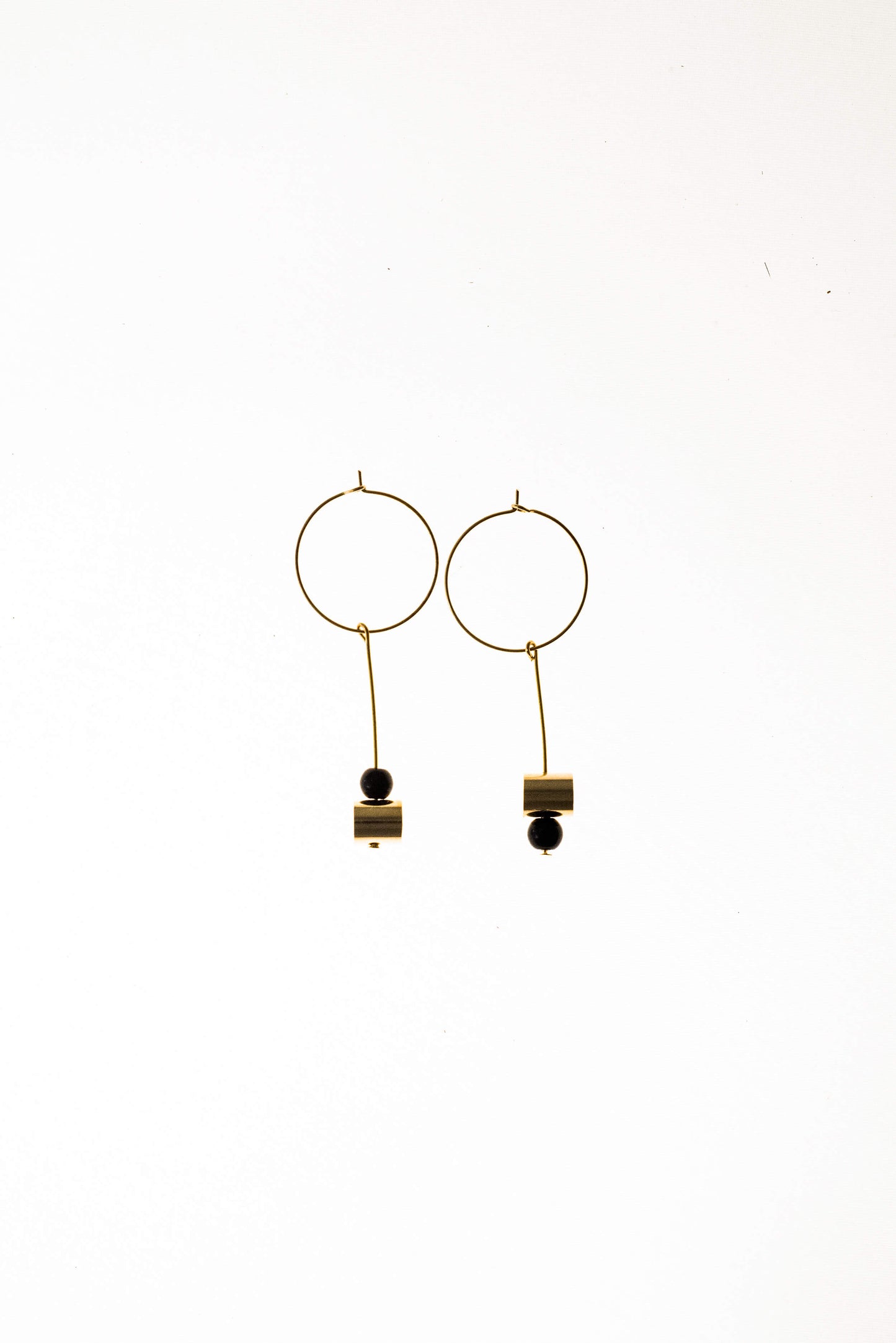 This pair of earring is made of a hoop earring which features 24K gold-plated brass and detachable pendant made of 24K gold-plated brass and onyx.
