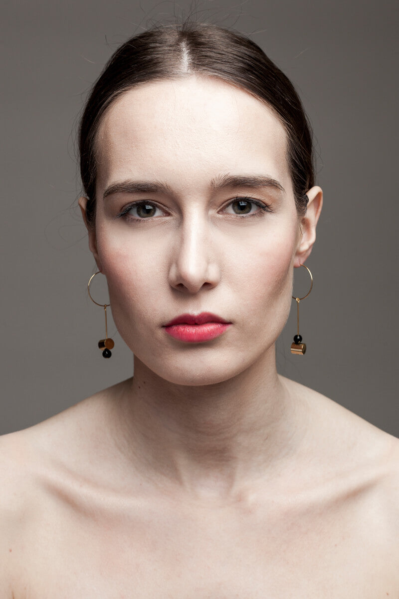 This pair of earring is made of a hoop earring which features 24K gold-plated brass and detachable pendant made of 24K gold-plated brass and onyx.
