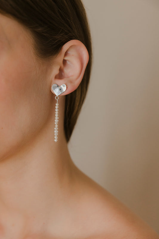 Pearly love earring