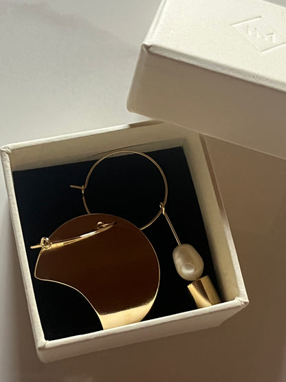 Mismatch earrings gold