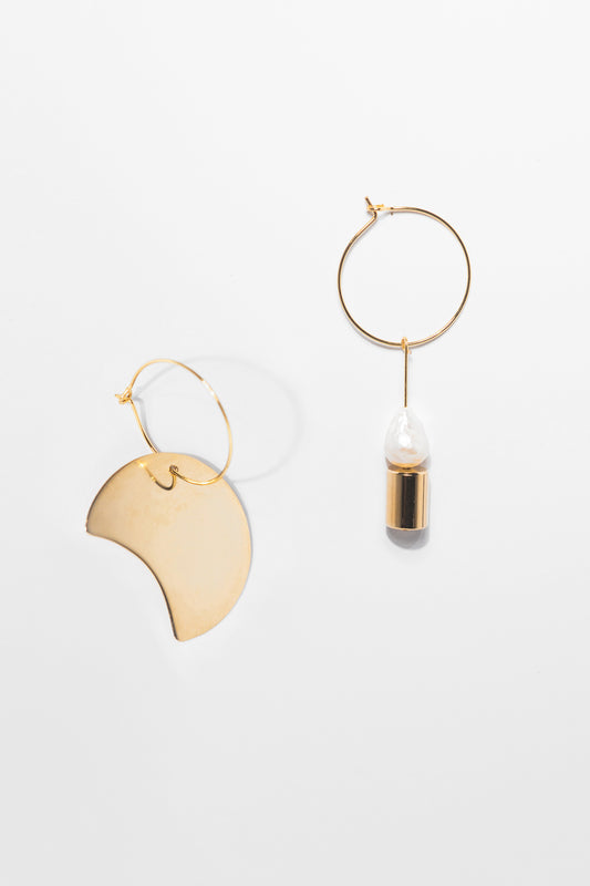 Mismatch earrings gold
