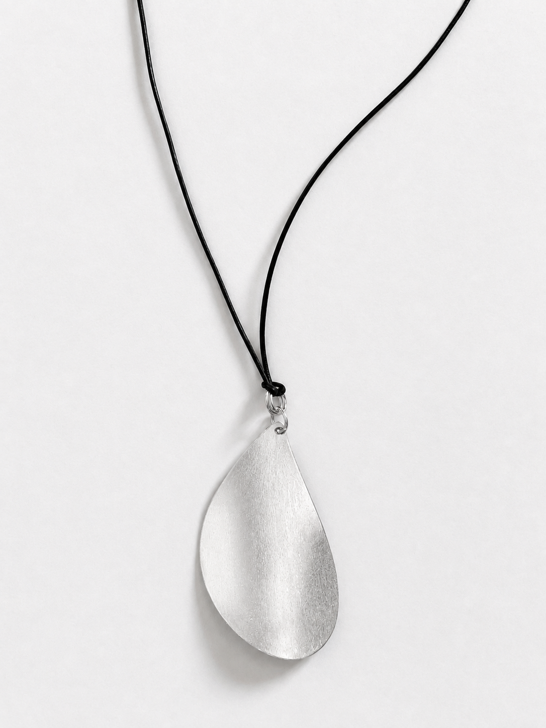 Iskra necklace matte finsh