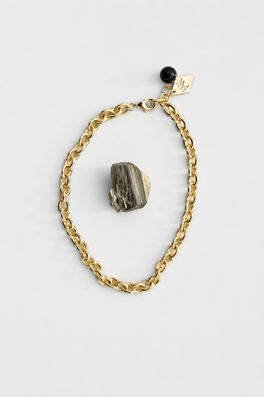 Anchor necklace gold