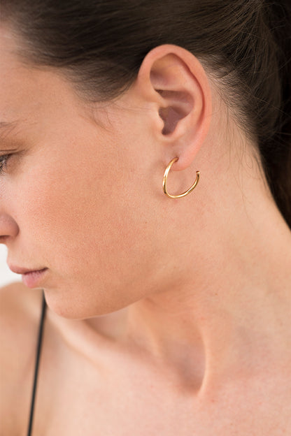 Hoop earrings with a twist