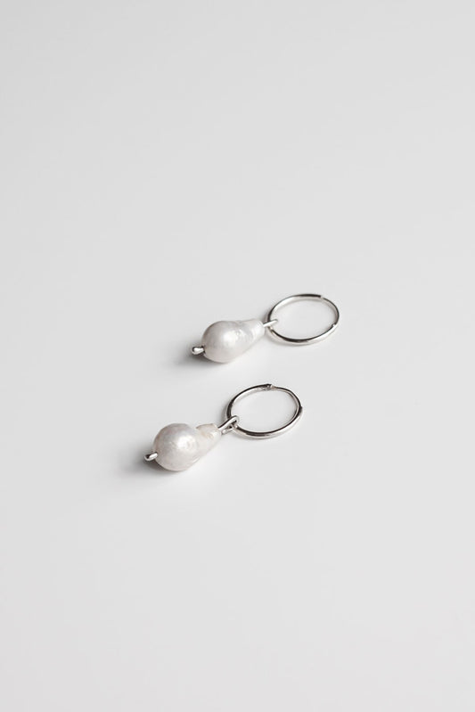 Everyday Pearl earrings