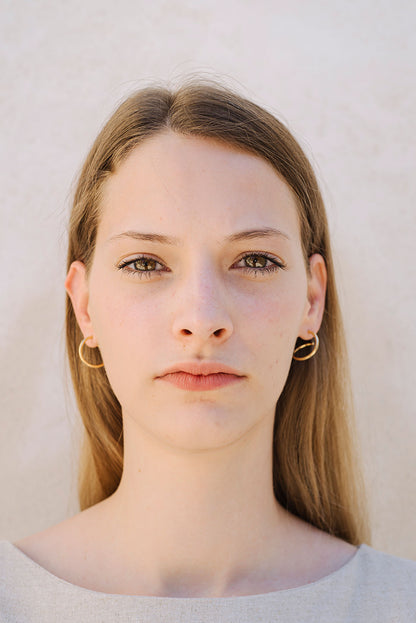 Hoop earrings with a twist