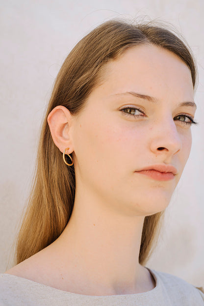 Hoop earrings with a twist
