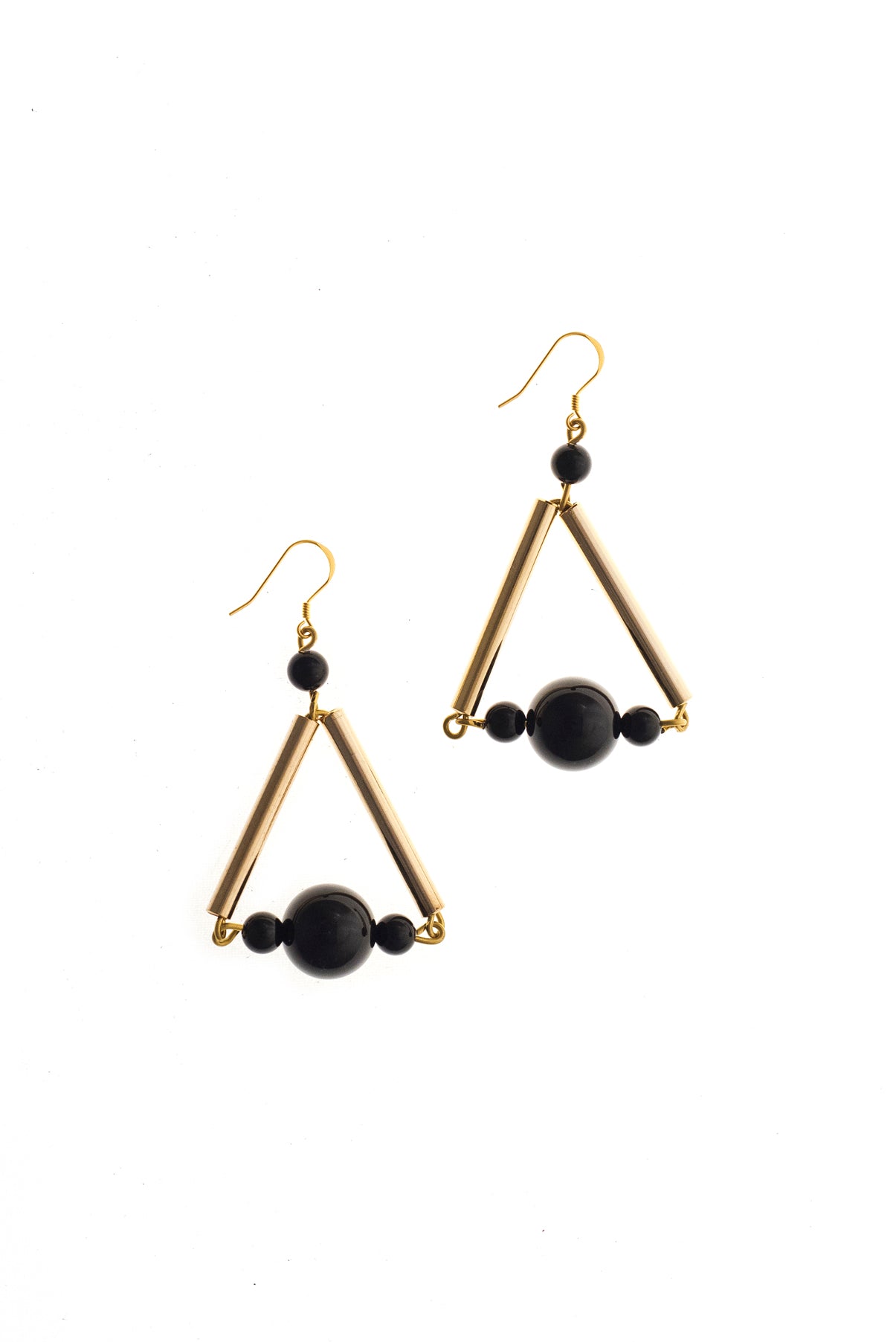 Triangle earrings made of hand-cut, hand polished and galvanized brass, onyx and gold plated sterling silver. 