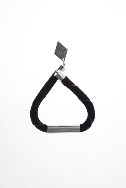 Line cuff made of black suede and hand-cut, hand polished and galvanized brass. Silver edition.