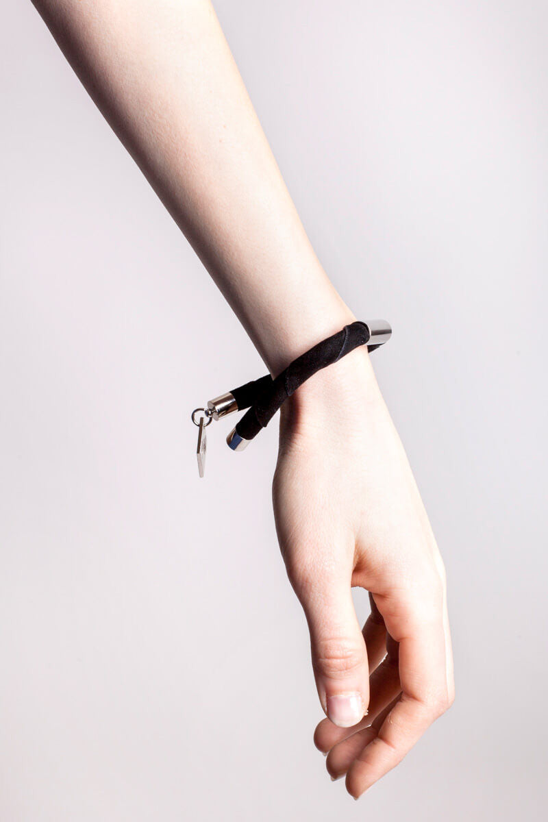 Line cuff made of black suede and hand-cut, hand polished and galvanized brass. Silver edition.