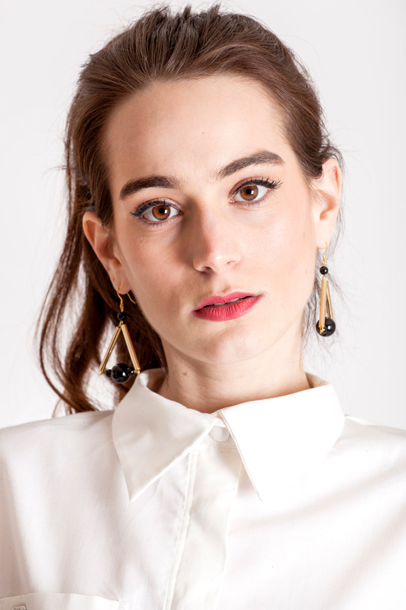 Triangle earrings made of hand-cut, hand polished and galvanized brass, onyx and gold plated sterling silver. 