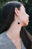 Earrings made of galvanized brass and onyx.