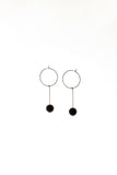 Earrings made of galvanized brass and onyx.