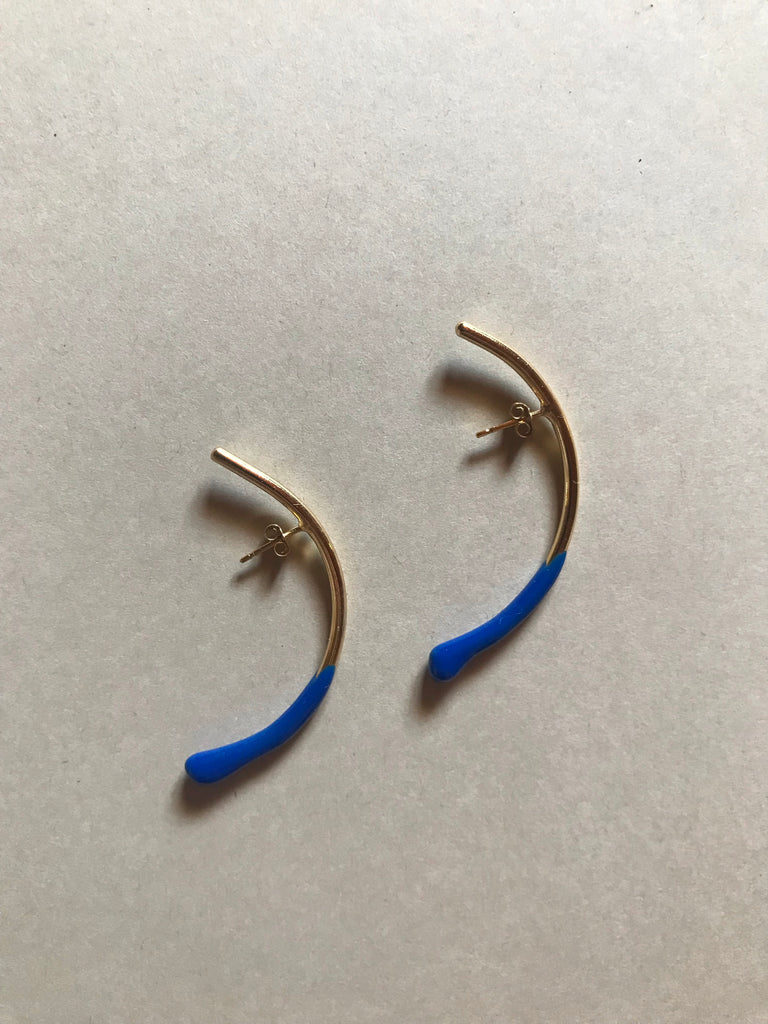 Bow earrings with a hint of blue
